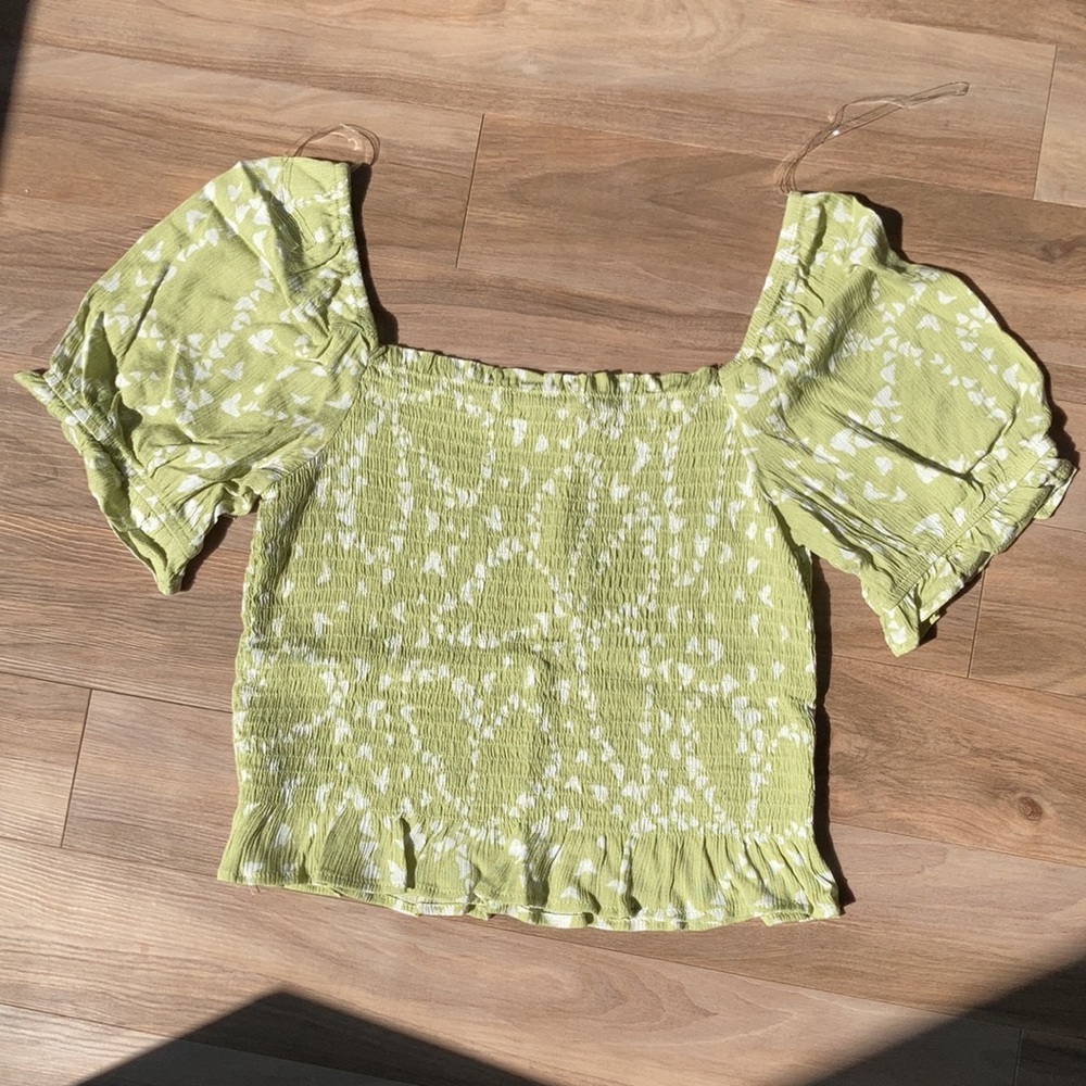 3/$24 So crop top smocked puff sleeve boho casual butterfly abstract print L jrs - Picture 13 of 16